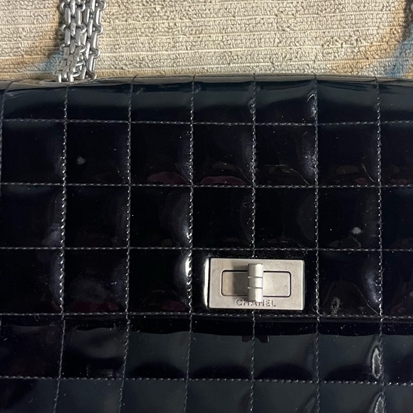 Chanel
Patent Chocolate Bar Mademoiselle Flap - Picture 2 of 13